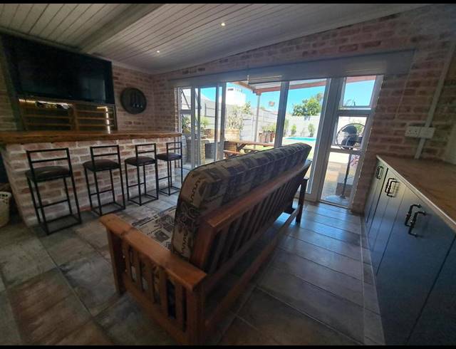 3 BEDROOM HOUSE FOR SALE IN VREDEKLOOF EAST